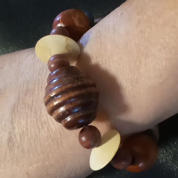 Talbots Large chunky beaded expandable bracelets 3 wooden beaded neutral colors - Picture 5 of 8